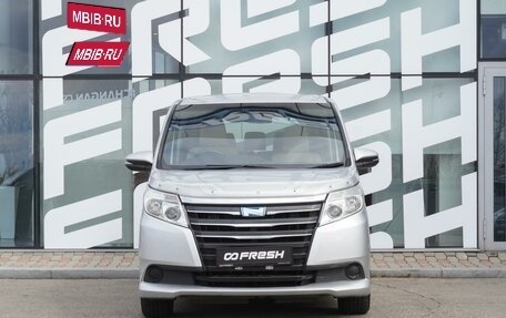 Toyota Noah III, 2014 год, 1 760 000 рублей, 2 фотография