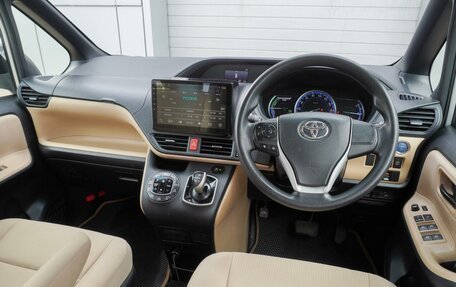 Toyota Noah III, 2014 год, 1 760 000 рублей, 11 фотография