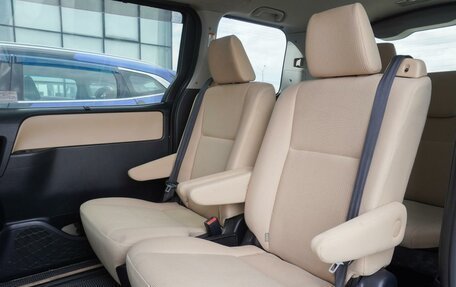 Toyota Noah III, 2014 год, 1 760 000 рублей, 15 фотография