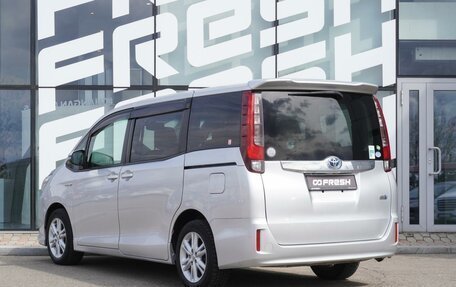 Toyota Noah III, 2014 год, 1 760 000 рублей, 3 фотография