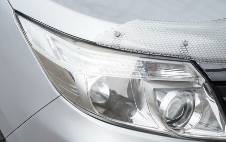 Toyota Noah III, 2014 год, 1 760 000 рублей, 7 фотография