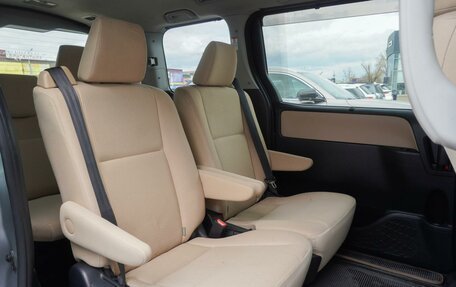 Toyota Noah III, 2014 год, 1 760 000 рублей, 12 фотография