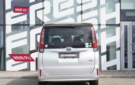 Toyota Noah III, 2014 год, 1 760 000 рублей, 4 фотография