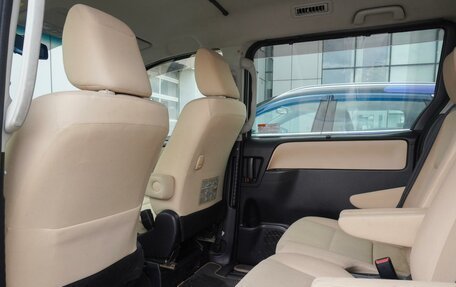 Toyota Noah III, 2014 год, 1 760 000 рублей, 16 фотография
