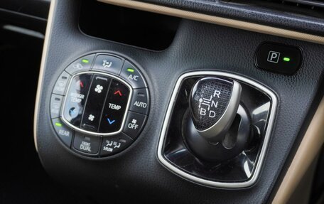 Toyota Noah III, 2014 год, 1 760 000 рублей, 18 фотография