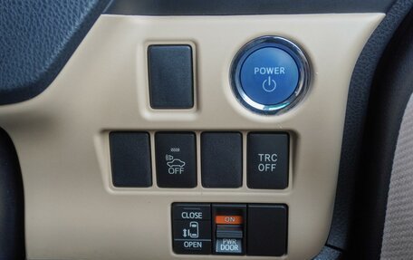 Toyota Noah III, 2014 год, 1 760 000 рублей, 22 фотография