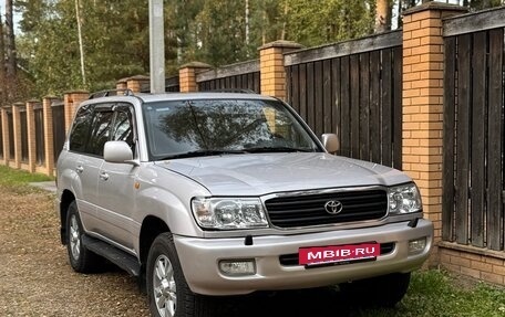 Toyota Land Cruiser 100 рестайлинг 2, 2001 год, 2 000 000 рублей, 2 фотография