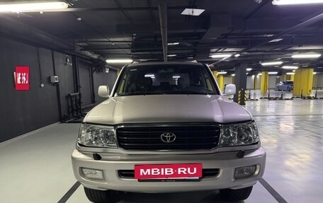 Toyota Land Cruiser 100 рестайлинг 2, 2001 год, 2 000 000 рублей, 6 фотография