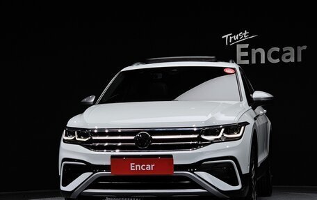 Volkswagen Tiguan II, 2023 год, 3 611 000 рублей, 3 фотография