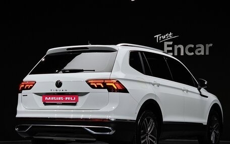 Volkswagen Tiguan II, 2023 год, 3 611 000 рублей, 2 фотография