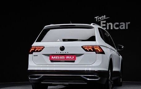 Volkswagen Tiguan II, 2023 год, 3 611 000 рублей, 4 фотография