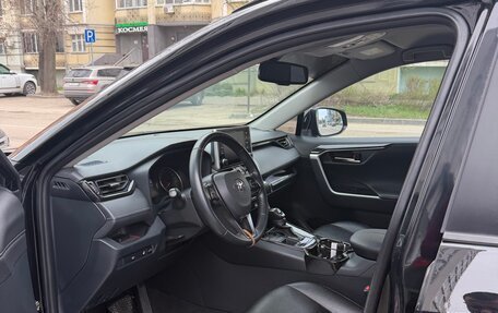 Toyota RAV4, 2021 год, 3 200 000 рублей, 9 фотография