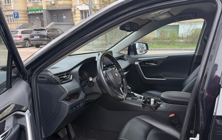 Toyota RAV4, 2021 год, 3 200 000 рублей, 10 фотография