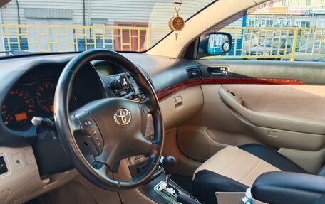 Toyota Avensis III рестайлинг, 2003 год, 690 000 рублей, 5 фотография