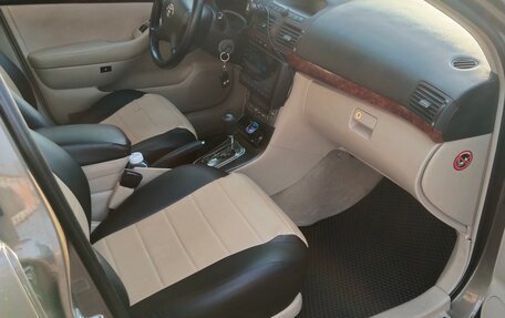 Toyota Avensis III рестайлинг, 2003 год, 690 000 рублей, 8 фотография