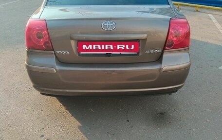 Toyota Avensis III рестайлинг, 2003 год, 690 000 рублей, 3 фотография