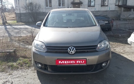 Volkswagen Golf Plus II, 2011 год, 680 000 рублей, 2 фотография