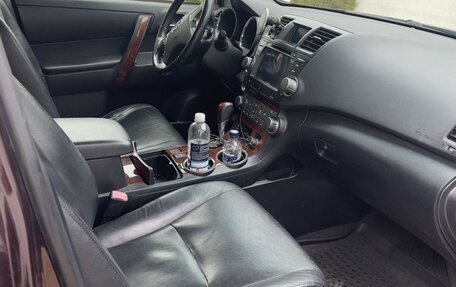Toyota Highlander III, 2011 год, 1 600 000 рублей, 2 фотография