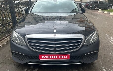 Mercedes-Benz E-Класс, 2019 год, 3 000 000 рублей, 1 фотография