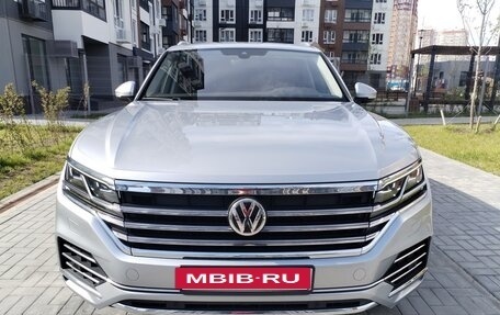 Volkswagen Touareg III, 2020 год, 4 300 000 рублей, 2 фотография