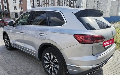 Volkswagen Touareg III, 2020 год, 4 300 000 рублей, 3 фотография