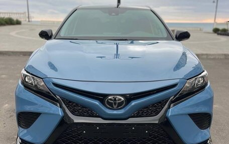 Toyota Camry, 2022 год, 3 280 000 рублей, 2 фотография