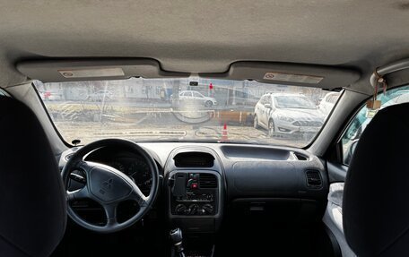 Mitsubishi Carisma I, 2003 год, 250 000 рублей, 10 фотография