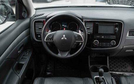 Mitsubishi Outlander III рестайлинг 3, 2013 год, 1 350 000 рублей, 12 фотография