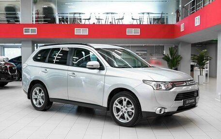 Mitsubishi Outlander III рестайлинг 3, 2013 год, 1 350 000 рублей, 3 фотография