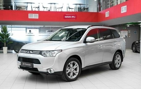 Mitsubishi Outlander III рестайлинг 3, 2013 год, 1 350 000 рублей, 5 фотография