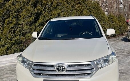 Toyota Highlander III, 2011 год, 1 875 000 рублей, 2 фотография
