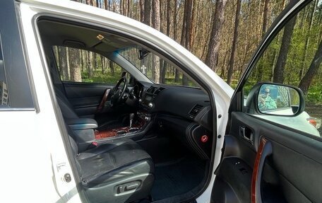 Toyota Highlander III, 2011 год, 1 875 000 рублей, 11 фотография