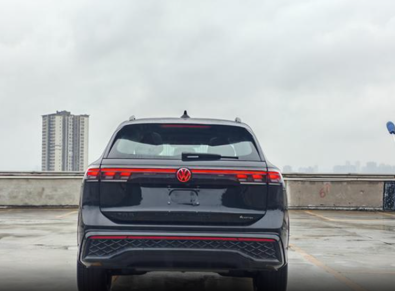 Volkswagen Tiguan II, 2024 год, 4 560 000 рублей, 3 фотография