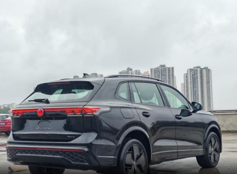 Volkswagen Tiguan II, 2024 год, 4 560 000 рублей, 14 фотография