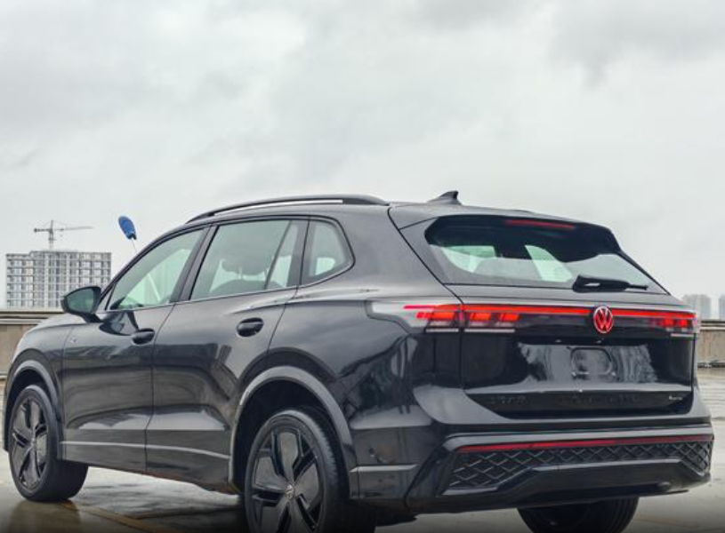 Volkswagen Tiguan II, 2024 год, 4 560 000 рублей, 13 фотография