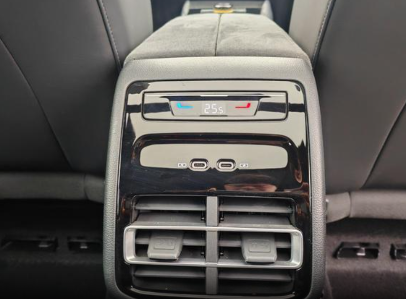 Volkswagen Tiguan II, 2024 год, 4 560 000 рублей, 9 фотография