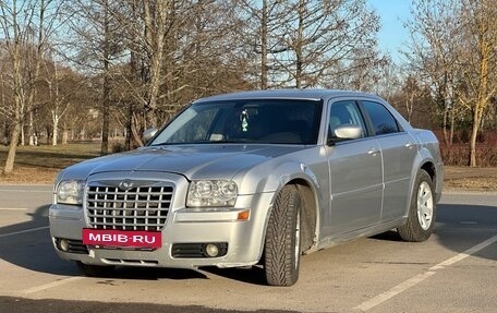 Chrysler 300C II, 2004 год, 850 000 рублей, 5 фотография