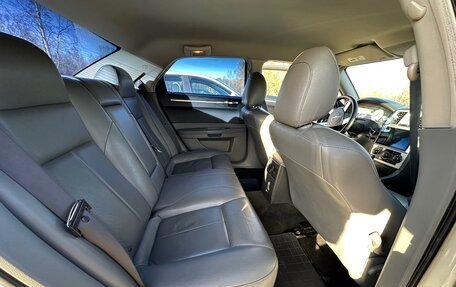 Chrysler 300C II, 2004 год, 850 000 рублей, 10 фотография