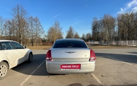 Chrysler 300C II, 2004 год, 850 000 рублей, 7 фотография