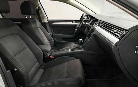 Volkswagen Passat B8 рестайлинг, 2018 год, 2 342 000 рублей, 9 фотография