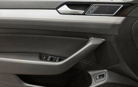 Volkswagen Passat B8 рестайлинг, 2018 год, 2 342 000 рублей, 15 фотография