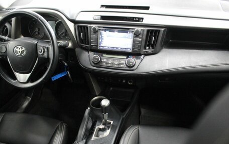 Toyota RAV4, 2016 год, 1 850 000 рублей, 19 фотография