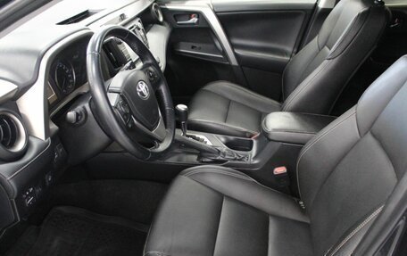 Toyota RAV4, 2016 год, 1 850 000 рублей, 21 фотография