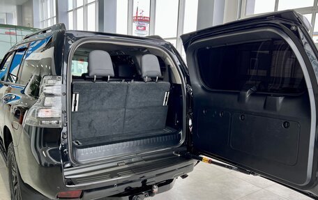 Toyota Land Cruiser Prado 150 рестайлинг 2, 2014 год, 3 980 000 рублей, 26 фотография