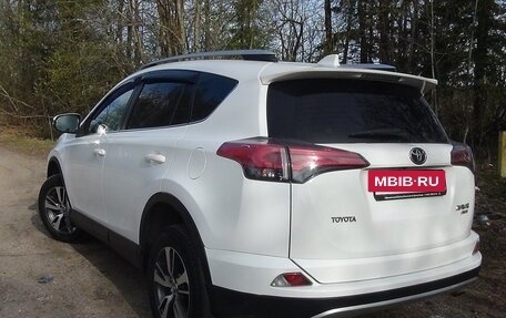 Toyota RAV4, 2017 год, 2 549 000 рублей, 4 фотография