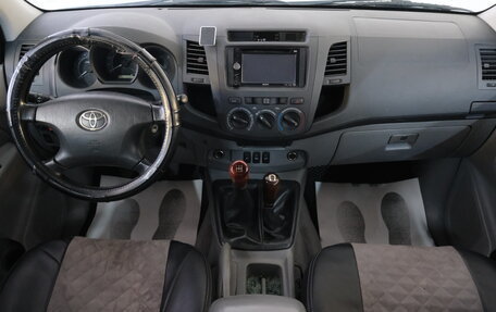 Toyota Hilux VII, 2010 год, 2 099 000 рублей, 13 фотография