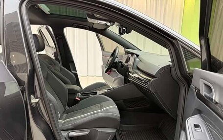 Volkswagen Golf VIII, 2022 год, 2 140 000 рублей, 16 фотография