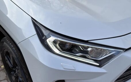 Toyota RAV4, 2019 год, 3 700 000 рублей, 3 фотография