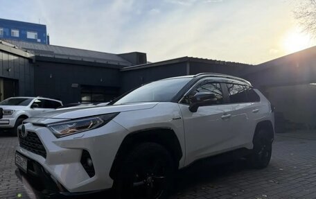 Toyota RAV4, 2019 год, 3 700 000 рублей, 10 фотография