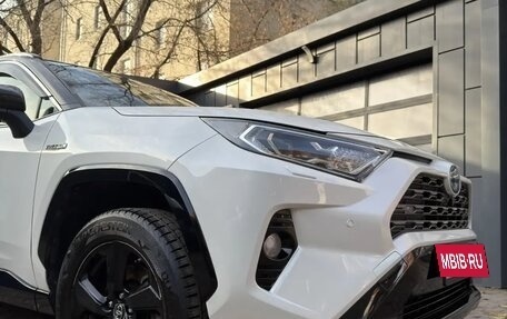 Toyota RAV4, 2019 год, 3 700 000 рублей, 5 фотография